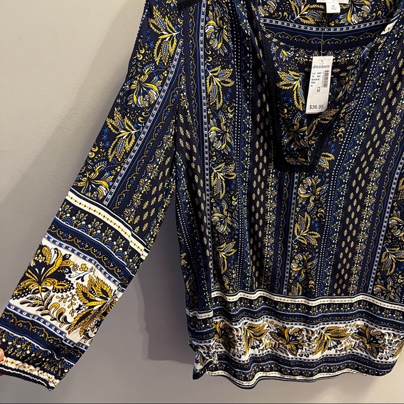 Long sleeve V-neck Blouse - Picture 2 of 6